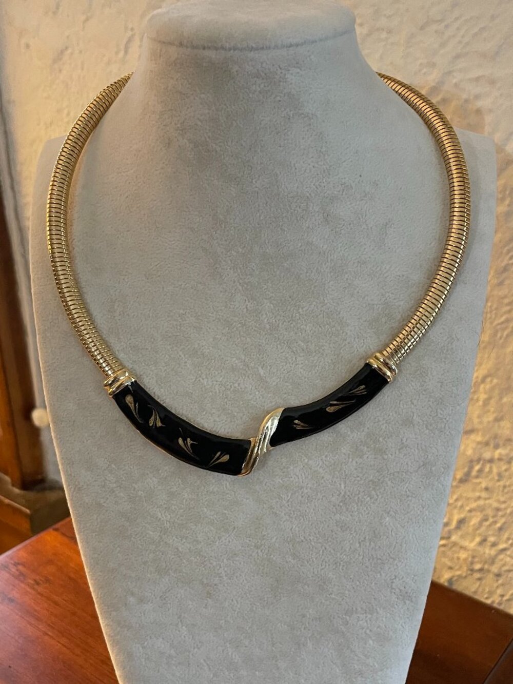 Vintage 1990s Gold Tone Omega Snake Chain Black Enamel Statement Choker Necklace